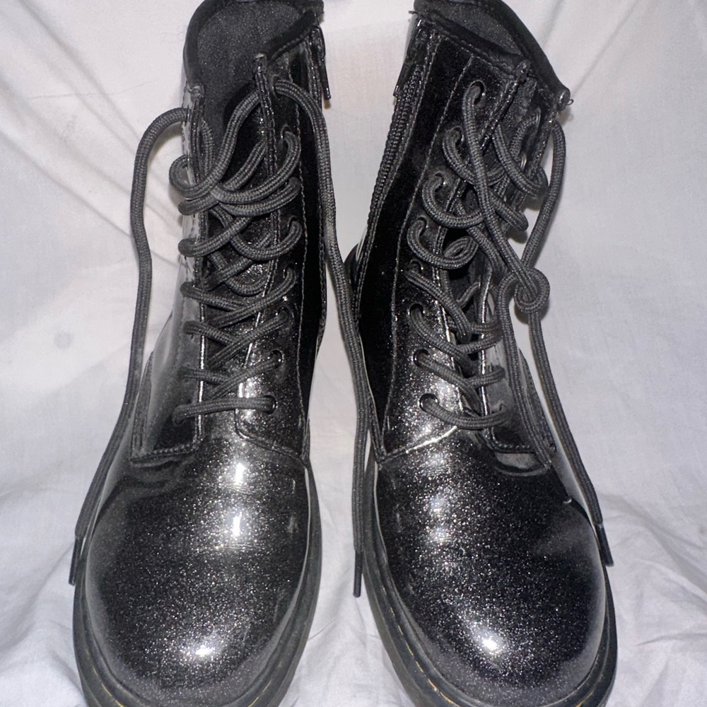 Size 6 Glitter doc martens